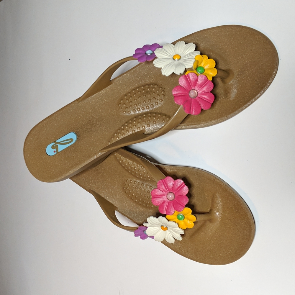 OKA b  flowered wedge sandals. SZ L (10-11)